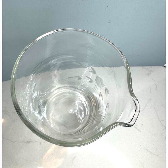 Etched Cut Crystal Martini Cocktail Shaker with Pour Spout - Picture 3 of 5